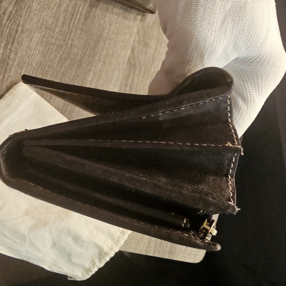 Gucci heart long wallet. Comes with dust bag and chain EUC - Picture 6 of 12